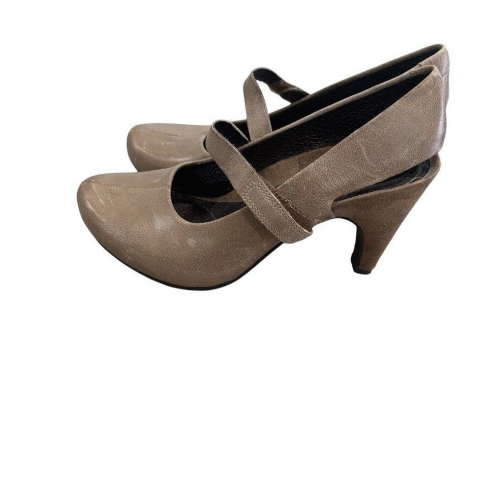 Tsubo Women’s US 6/37 Brown Leather Acrea Mary Jane Slingback Pump Hidden Heels